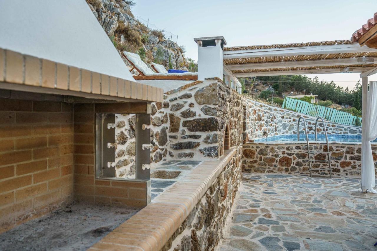 Villa Simantiri Pombia エクステリア 写真