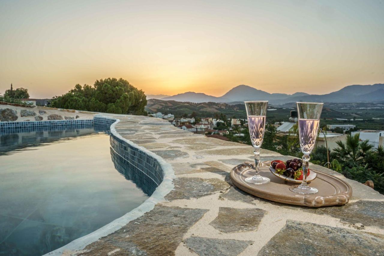 Villa Simantiri Pombia エクステリア 写真