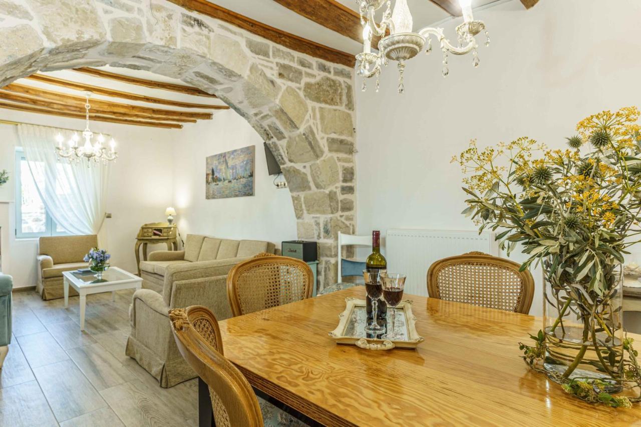 Villa Simantiri Pombia エクステリア 写真