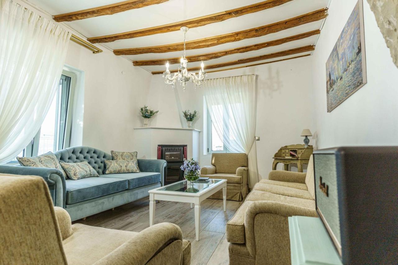 Villa Simantiri Pombia エクステリア 写真
