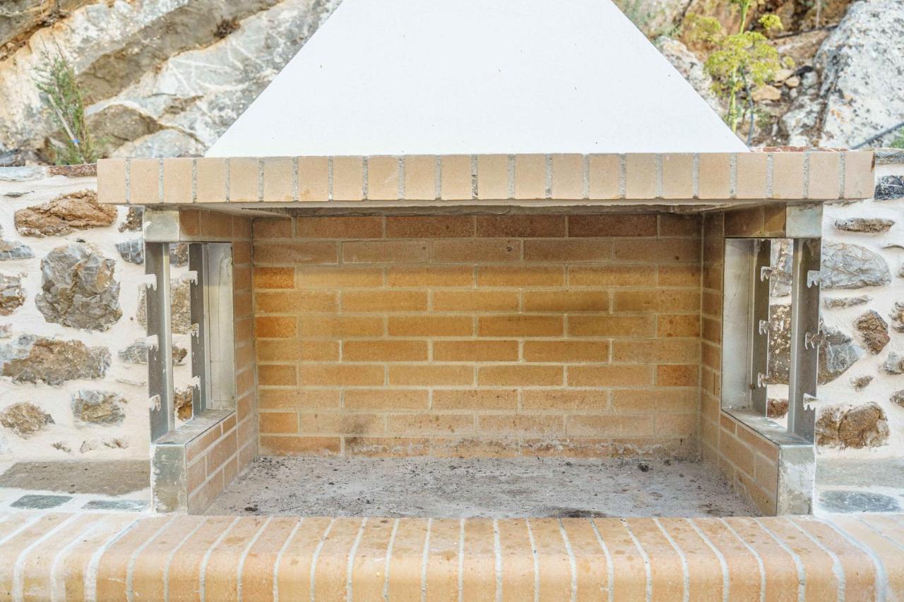 Villa Simantiri Pombia エクステリア 写真