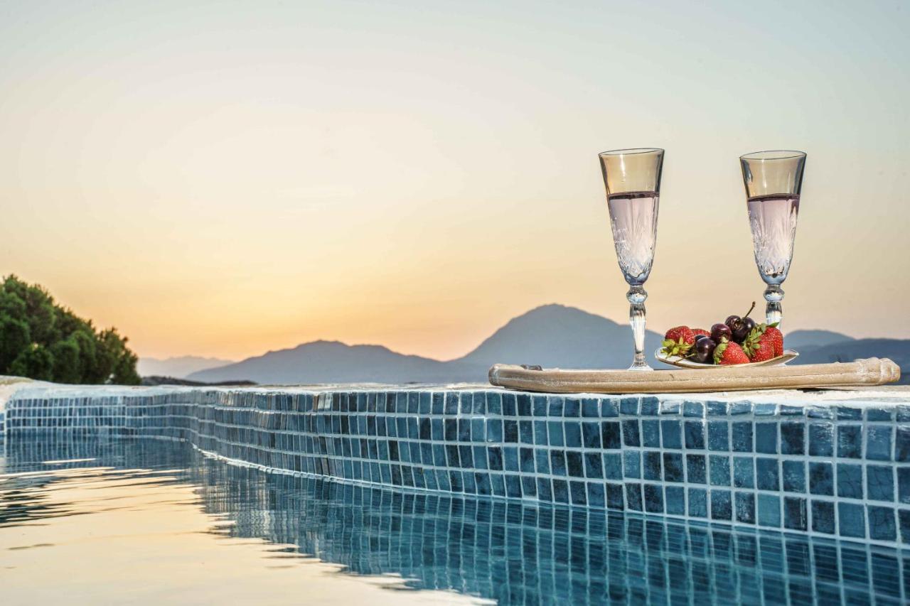 Villa Simantiri Pombia エクステリア 写真