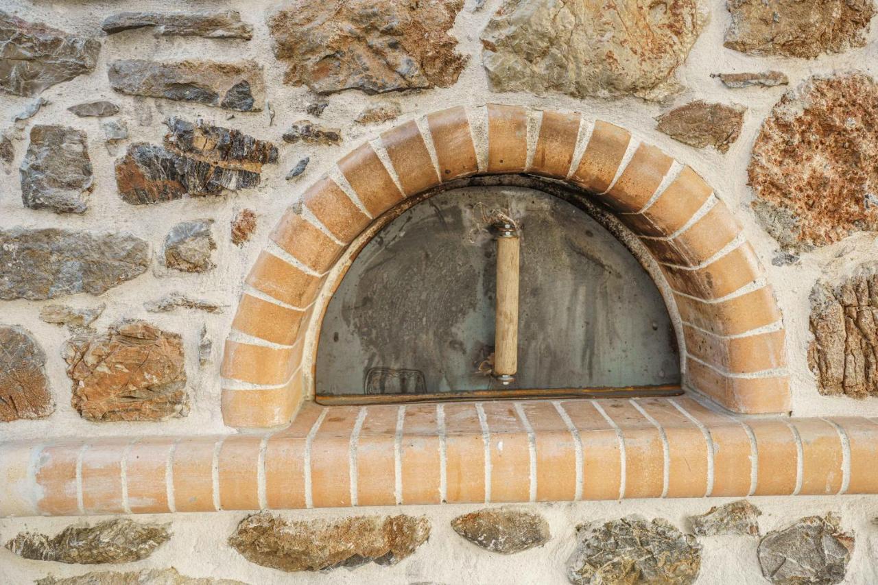 Villa Simantiri Pombia エクステリア 写真