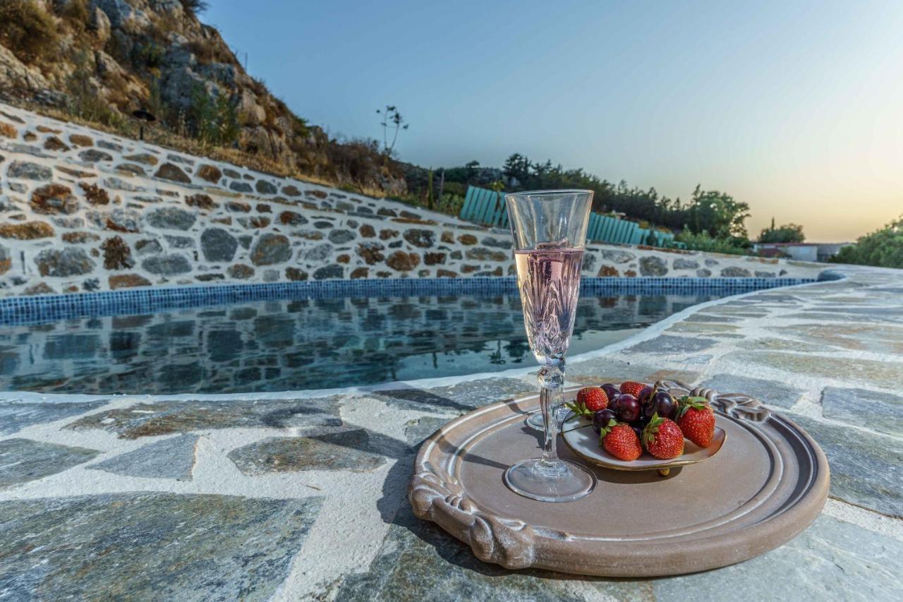 Villa Simantiri Pombia エクステリア 写真