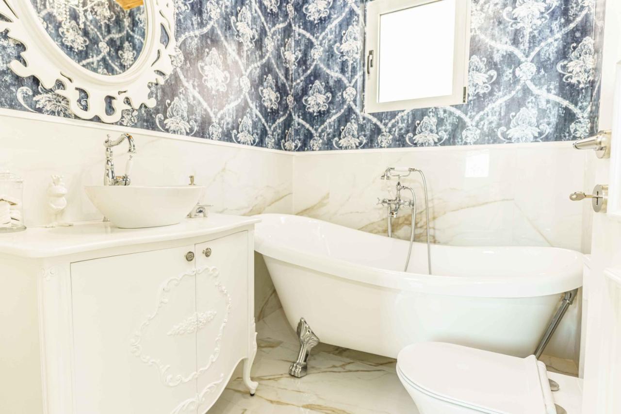 Villa Simantiri Pombia エクステリア 写真