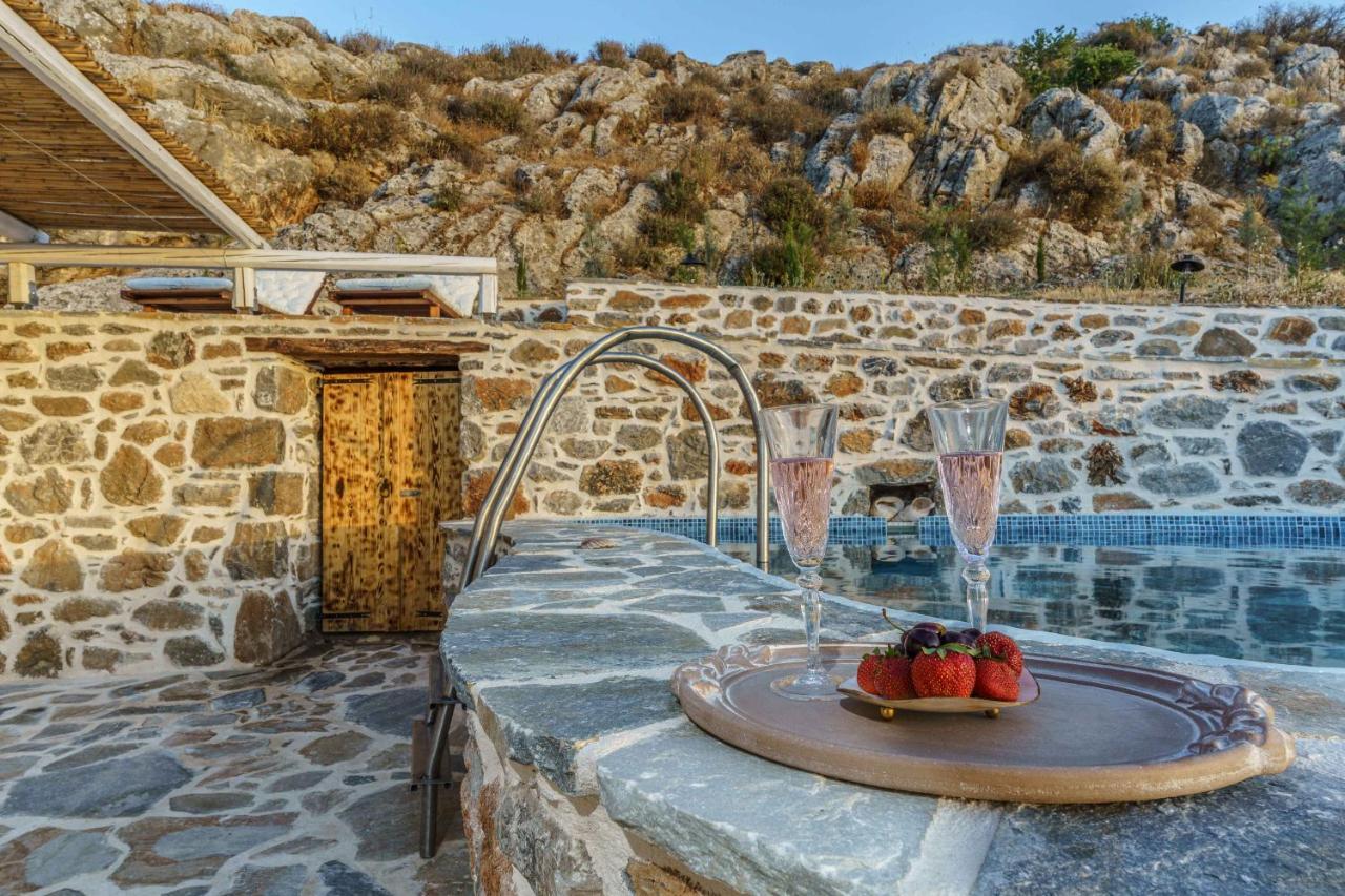 Villa Simantiri Pombia エクステリア 写真