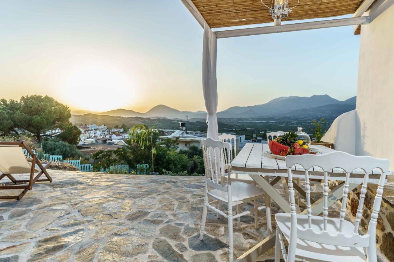 Villa Simantiri Pombia エクステリア 写真